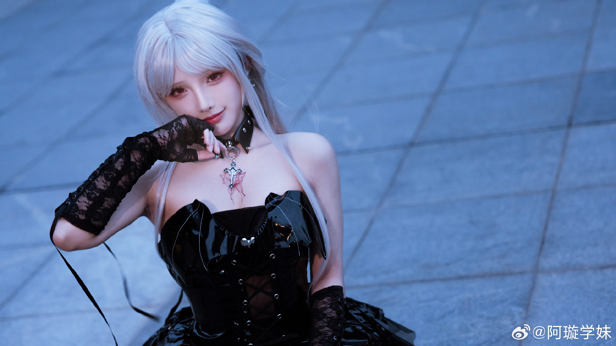 006CoHs7gy1hhe40hb0b9j339c1u0hdv