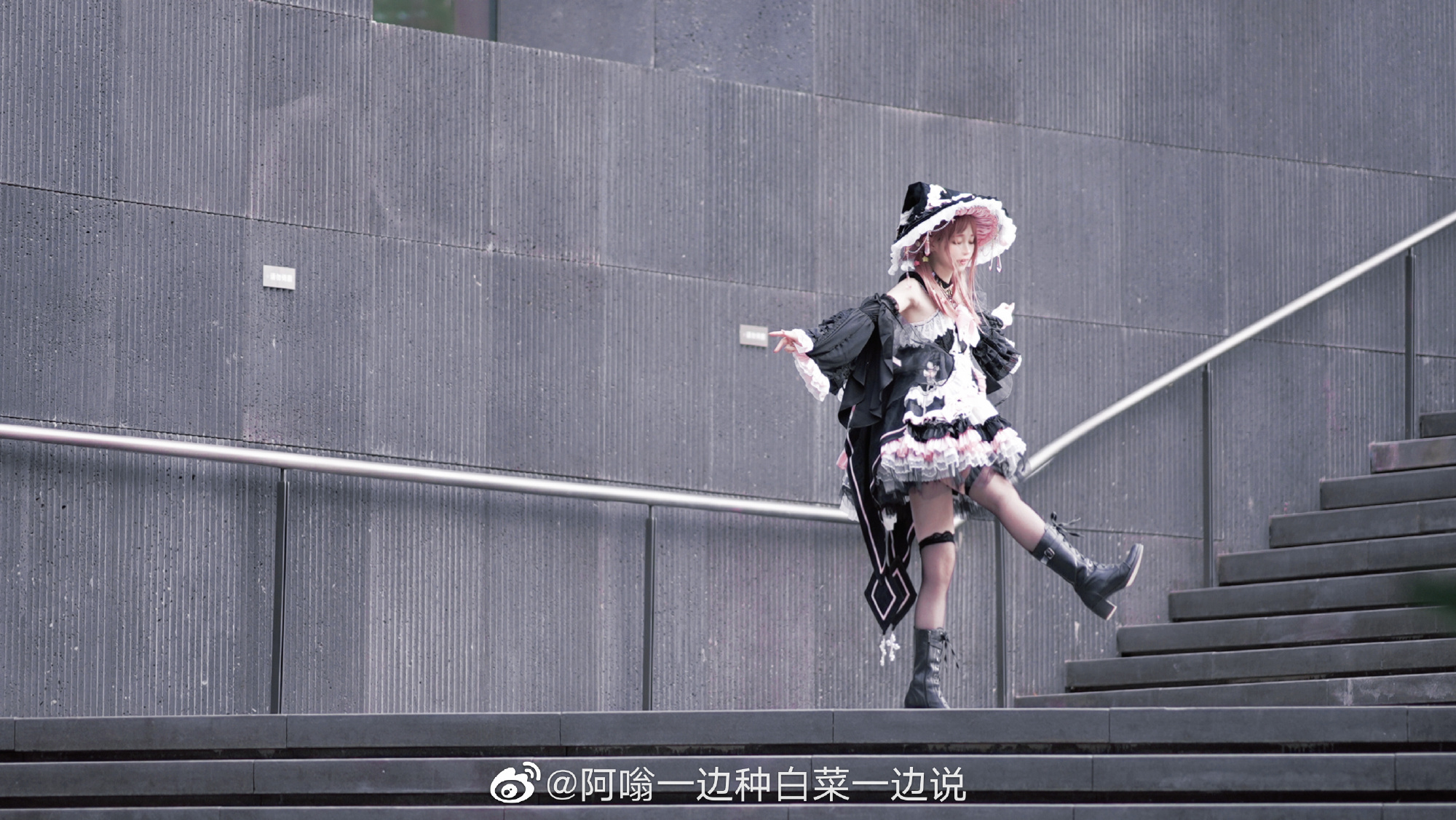 3fd9a741gy1hd1igj0r4tj224w17ce81