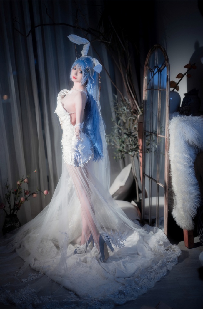 是花园兔子的婚纱皮呀~原谅我没有花园的万分之一可爱呜呜qwq