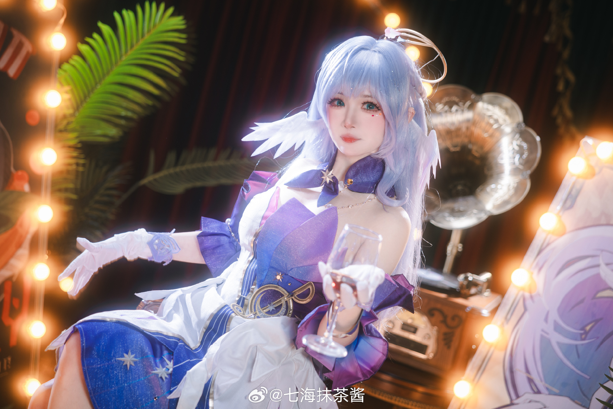 如果羽翼不幸残缺，那就把翅膀借给彼此