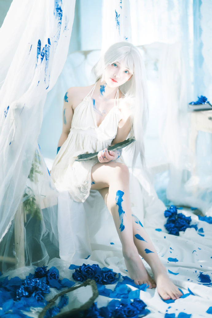 在我荒瘠的土地上，你是最后的玫瑰。