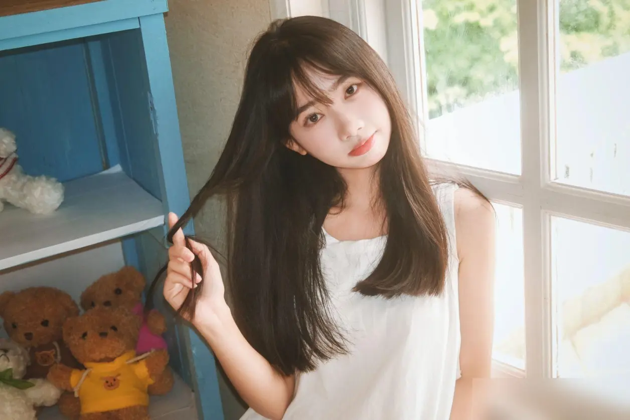 在匆忙的世界中，我们总是步履匆匆，仿佛被一股无形的力量推着向前。