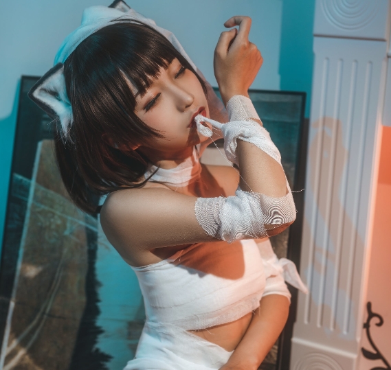 蠢沫沫 – 《绷带猫》:妖媚与俏皮的完美融合