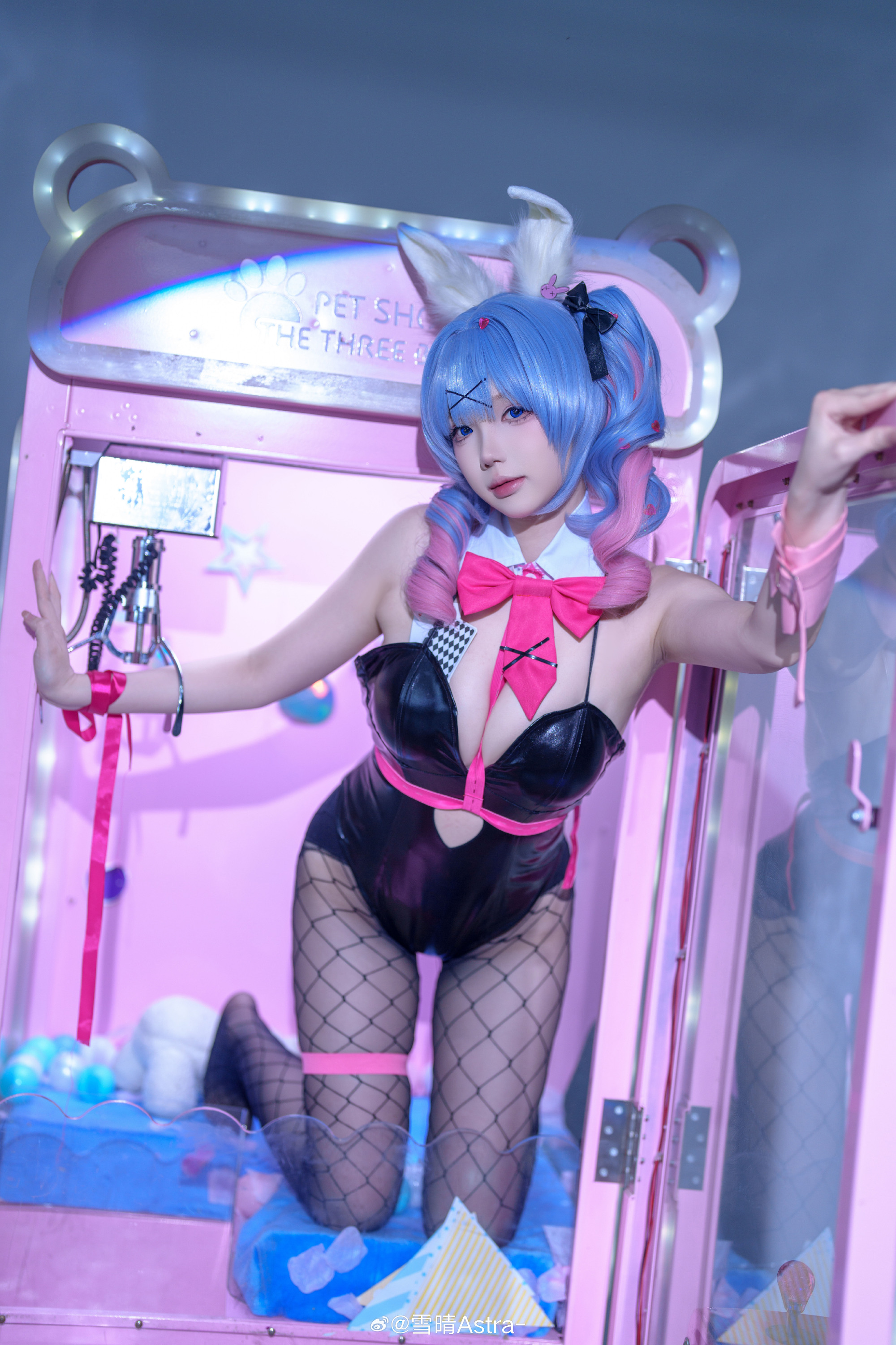Cosplay|真是的干脆摇起你的兔尾巴诱惑我不好吗